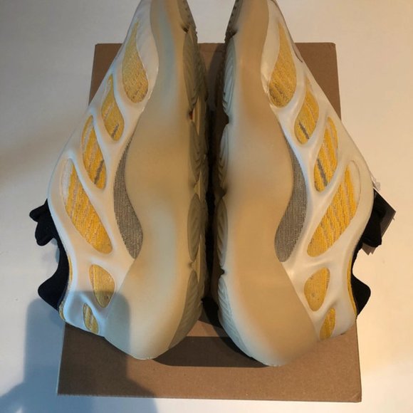 Adidas yeezy 700 V3 safflower main image 4